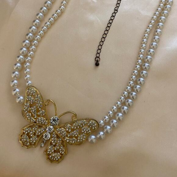 Butterfly two strand faux Pearl Choker - Picture 7 of 8